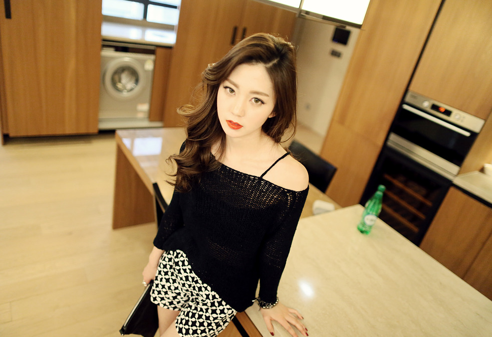 korean-dreams-girls:  Lee Chae Eun - April 10, 2015 3rd Set