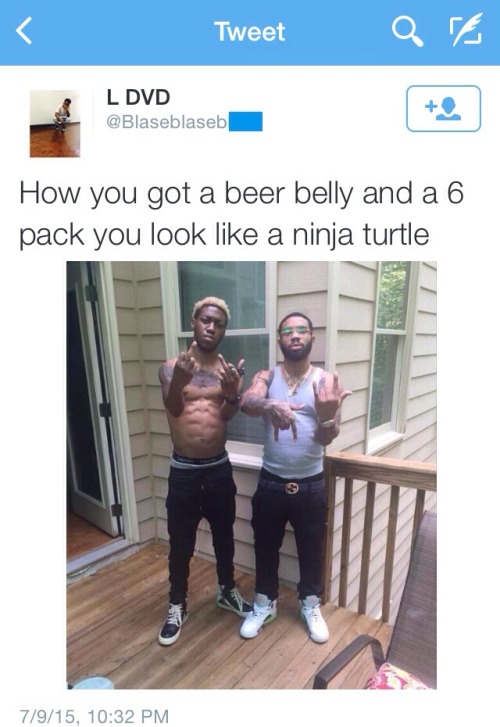 kidczar:  validx2:  niggasandcomputers:  hoyagoya:  diormamiii:bye he look like that roach in the jordans  He look like Agent J and Worm from men in black  Lmao  Something ain’t right