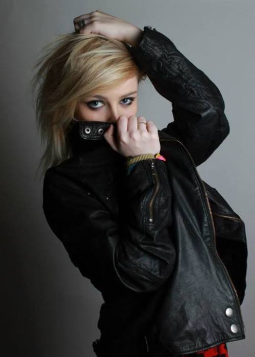 lickertwat:  best thing about being in a photography course… They always need a model so free pictures.  