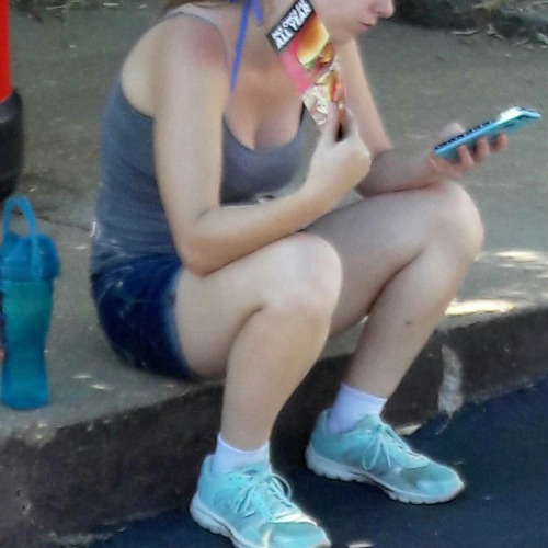 faciallvr70:Nice cleavage @creeplvr5