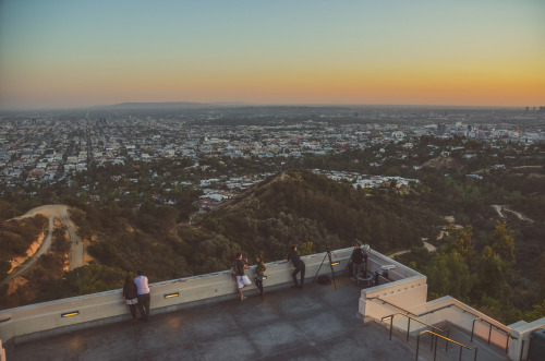 jeneega:  adriandiscipulo:  Griffith Observatory   I want to go back at night time, and see the city lights. 