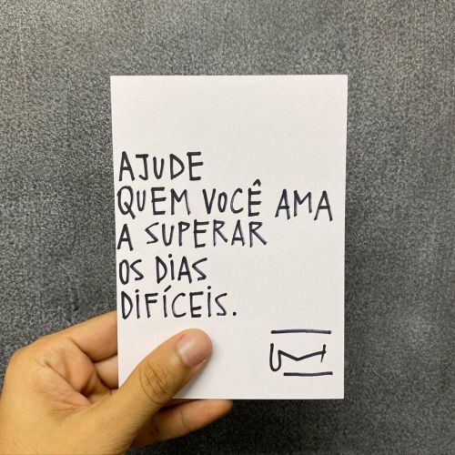 um-cartao:  O amor não deixa a gente sozinho.  (em Rio de Janeiro, Rio de Janeiro)https://www.instagram.com/p/B7j5AMXp7wX/?igshid=94j32nfecj34