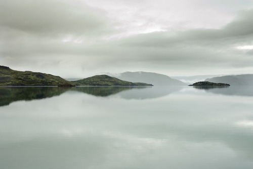 estimfalos:Morning on Lake Nordenskjold