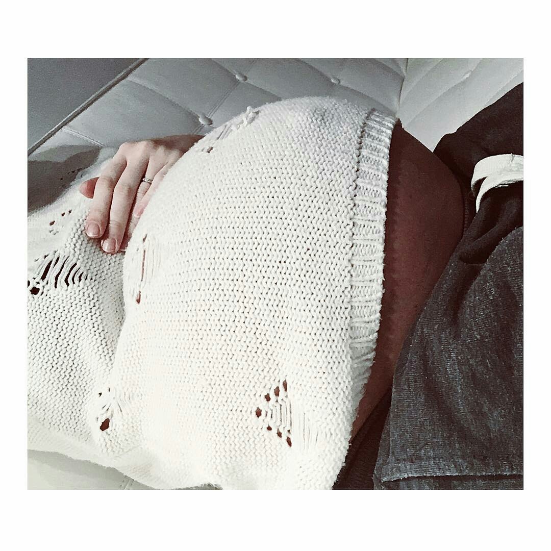 jagoraven: Never wear maternity clothes; always go with the barely fit ones!