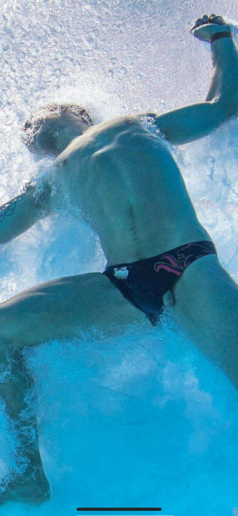 qldbondsguy: Tom Daley had a wardrobe malfunction during his comm games 2018 gold medal synchronised