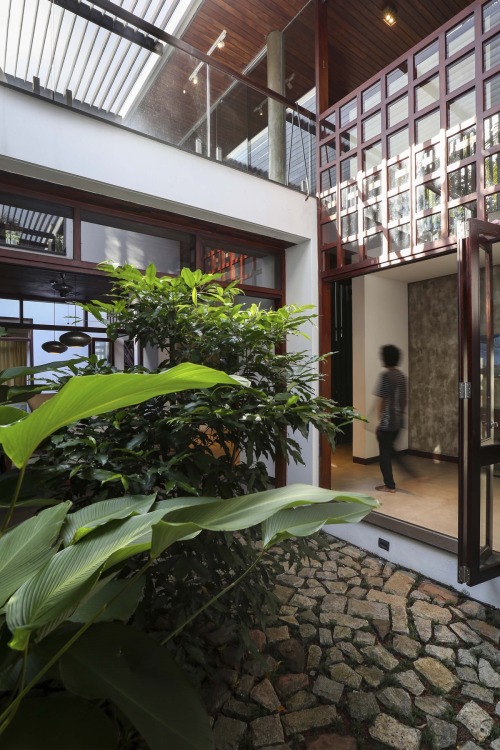 Modern Indian House With A Beautiful Indoor Pond [Video]