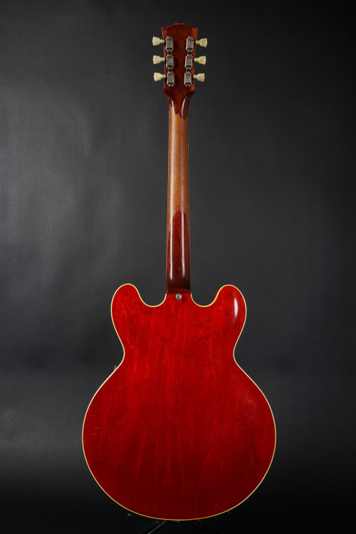  1962 GIBSON ES-335 TD from: https://guitarpoint.de/de/electric/gibson/1962-gibson-es-335-td-cherry-