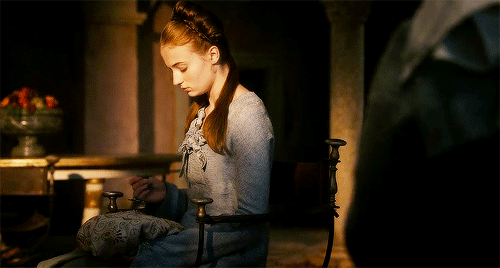 cinefiliaa:sansadaily:Sansa Stark + sewingI love it how she utilises her skills to her & others 