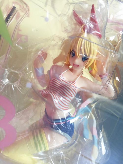 Box review: Chitoge Kirisaki Okay, even the box that’s housing the figure deserves a brief review, o