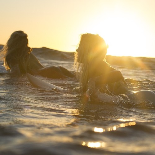 http://surfandbefree.tumblr.comFelicity & Laura