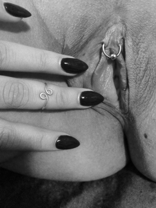 cumm–princess:  This is what I’m doing tonight, what are you doing? 😏   bouncy-butt has an awesome vagina 😍💖🎀