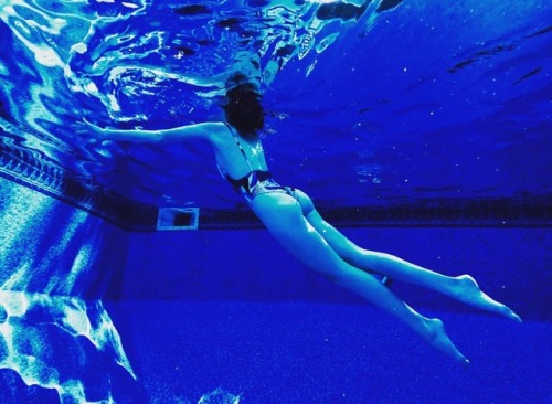 Underwater, above board. First time shooting underwater. #water #underwater #model @brookelyn_kelly 