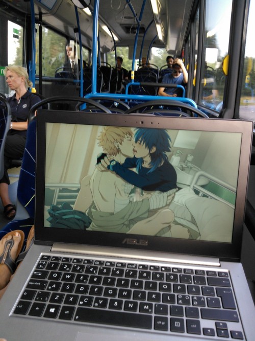 kathmeerkat:  Playing dmmd in public aka what has my life become 