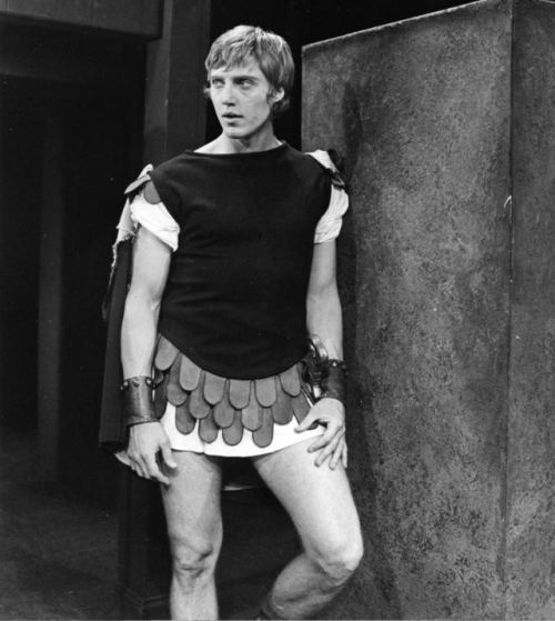 skeleton-richard:lovehopeandconfusion:Christopher Walken portrays Marc Antony in the 1969 Old Globe 