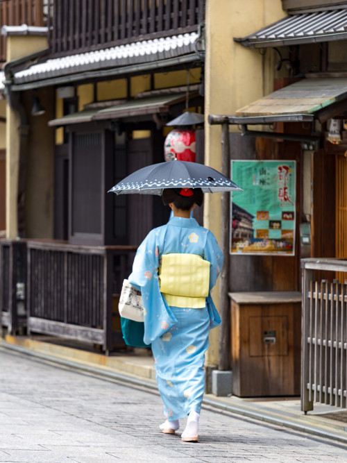 舞妓さん - 花見小路 ／ Gion Hanami-koji Street by Yuya HorikawaVia Flickr:I want to introduce wonderful Japan