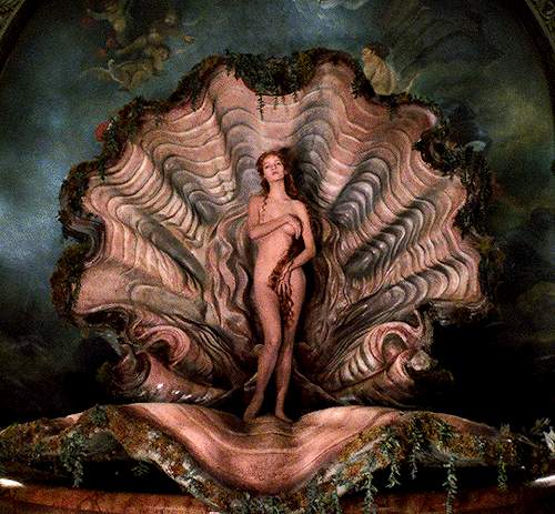 UMA THURMAN As GODDESS VENUS The Adventures Of Baron Munchausen (1988) Dir. Terry Gilliam