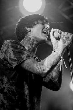 pierxe-the-veil:  Oliver Sykes, Bring Me
