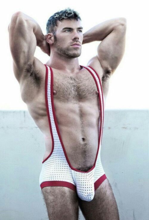 tripnight:  A journey of a thousand miles must begin with a singlet