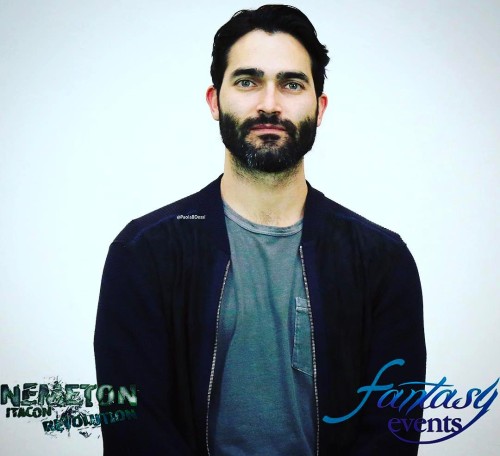 dailytylerhoechlin:
“Tyler during Nemeton Revolution photo ops (via Fantasy Events’ instagram)
”