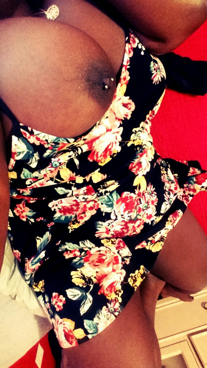 lustybbwlove:  Non-Accidental Tittie Slip . 