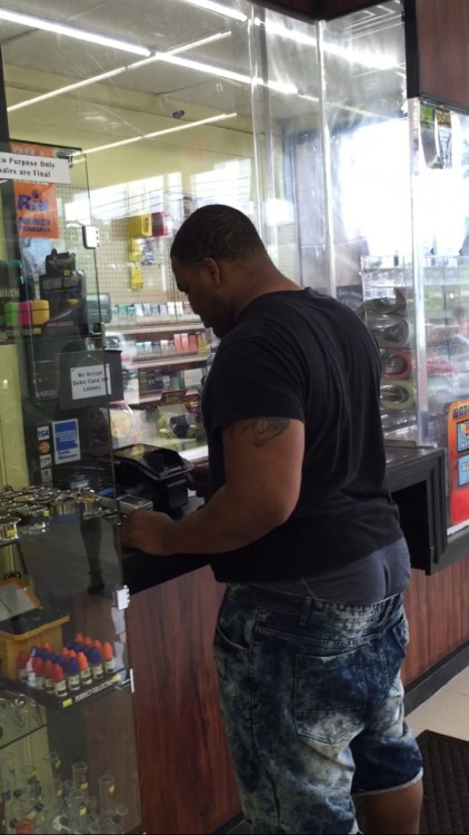 imathyckboy:  sexyc123:  dachocolatefactory:  tmckenzie85:  Thick ass FUCK sexy redbone at gas station in Southwest ATL 