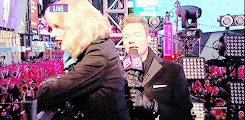 but-im-still-trying-to-find-it:  Taylor looking over her Kingdom 