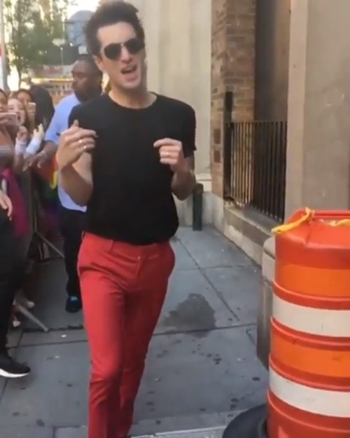 smoluriesays:Brendon + This outfit = holy fuck