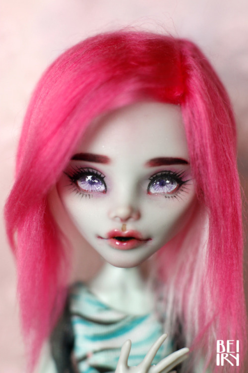 For sale  Monster High OOAK Ghoulia Yelps repaint custom doll HEAD!! 
