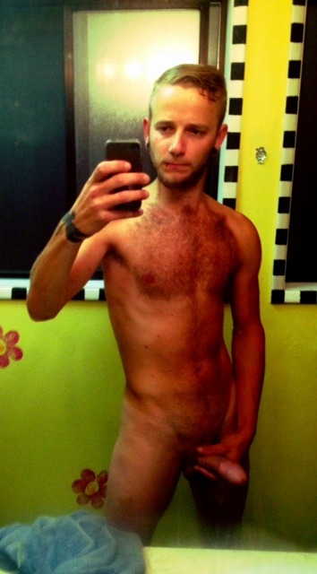 spyndexxposed:  such a fuckin hot guy who post his pics online! i would do him 24/7!!