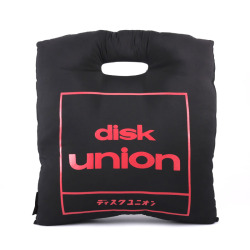 bowi:  【GOODS】ディスクユニオンのレコード袋がクッションに!「キャリングクッション」新発売! | diskunion.net ONLINE SHOP 