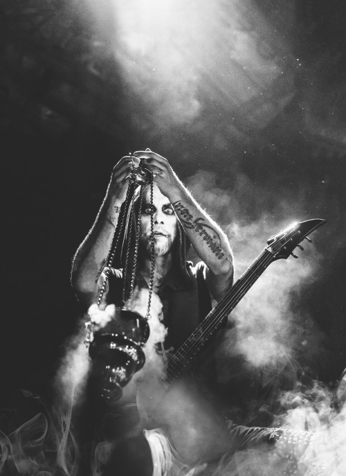 allanbarata: This will be my best photograph for a long time. Nergal and his thurible back in Novemb