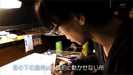  Isayama Hajime inking his chapter 52 manuscript + the finished page (Via MangaStream)