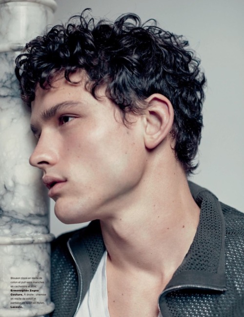 SIMON NESSMAN MODELS CASUAL SPRING FASHIONS FOR NUMÉRO HOMME