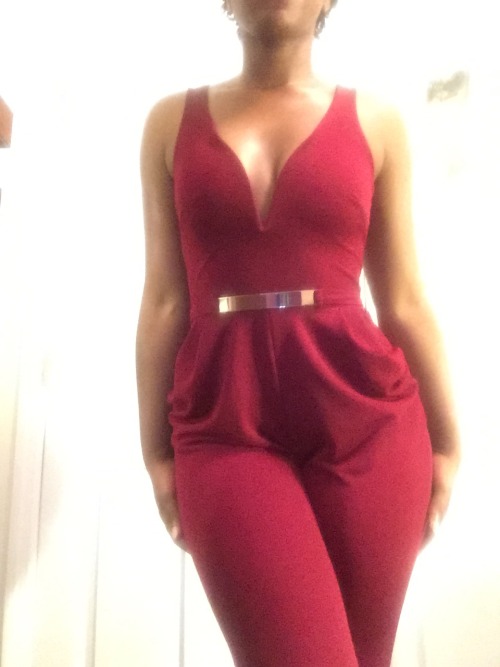 thecherrywinehouse:  I guess I look good in this color