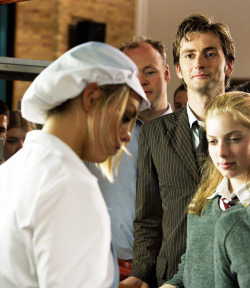 thetastigma:  helplesslynerdy:   #he looks so proud #like #ROSE IS SO GOOD AT WEARING THAT HAT #ROSE IS SO GOOD AT SERVING THOSE CHIPS #THAT’S ROSE TYLER #AND SHE LIVES ON MY SHIP #I HOLD HER HAAAAAND #ROOOOSE #RAINBOW ARE SECONDS AWAY FROM