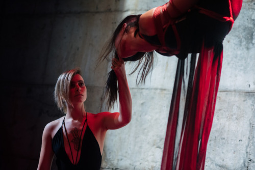 Marika Leila Roux and Brenda Hom performingA Study on FallingRopes U - International Artist Series&n