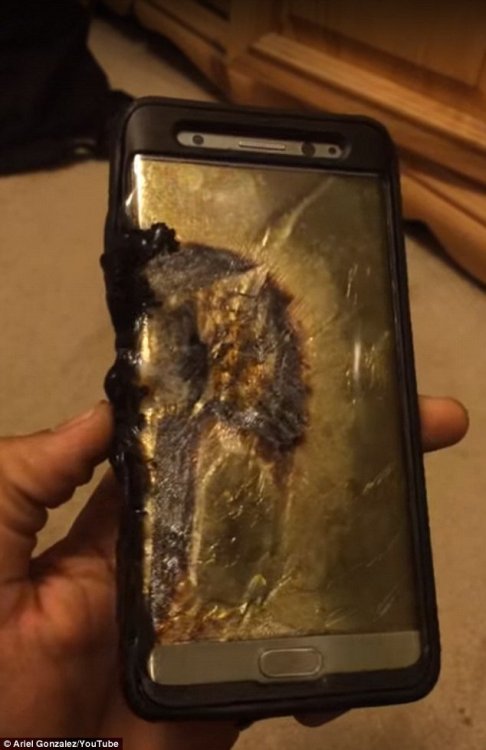 tarynel:  fuckcornflakes:  the-future-now:  Samsung is recalling the Galaxy Note 7 because they’re literally blowing up Today, Samsung confirmed in a statement that  there was an issue with the Samsung Galaxy Note 7 batteries.  Samsung has now “stopped