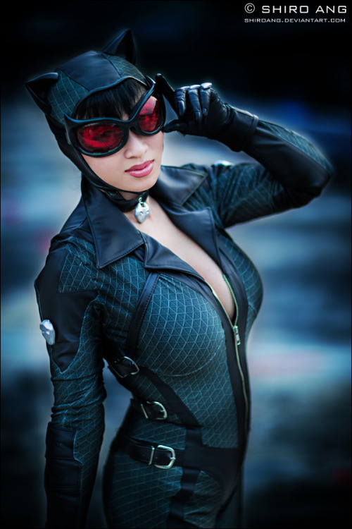 superheroesincolor: Batman: Arkham City - Catwoman Cosplay by Yaya Han (via shiroang)Cosplayer websi