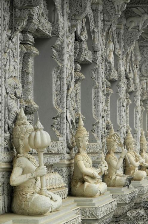 visitheworld:  Wat Ming Muang, Nan / Thailand (by Axel Drainville).