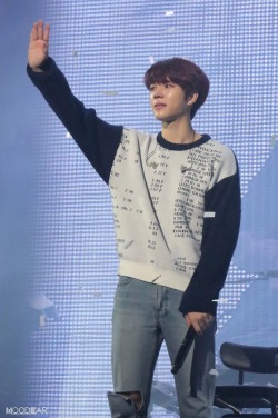 woohyunbiased:  181104 Nam Woohyun 1st Solo Concert [植木日] - Day 3 © Woodear  Do not edit, crop, or remove the watermark. 