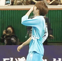 inpinitaize:  woohyun kicks the ball and it hits him right back in the face 