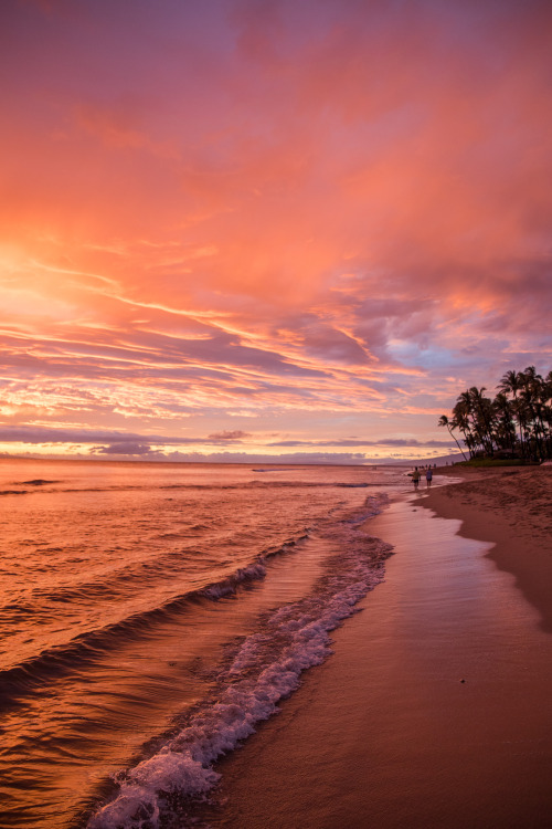 maui wowie - one of the wildest sunsets i’ve seen in a long time