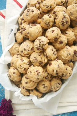 foodffs:  MINI CHOCOLATE CHIP COOKIESFollow