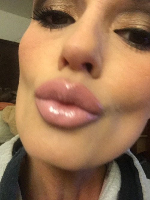 I started a new lip pumping regiment and now I obsessed with my lips