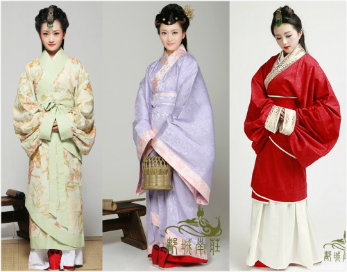 Traditional Chinese clothes, hanfu, in various types. 都城南庄