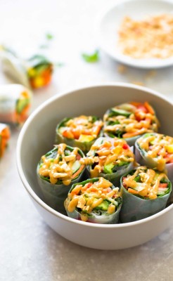 kate-loves-kale:  Thai summer rolls with peanut sauce by Pinch of Yum 
