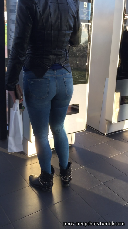 mms-creepshots: Nice sexy ass in skinny jeans &lt;3