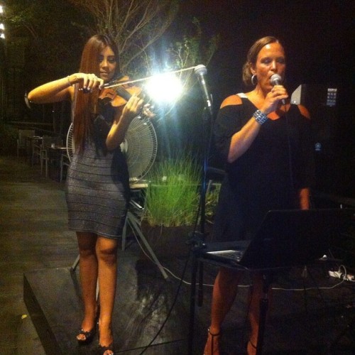 Duet katie and violin princess (à The Chocolate Factory Pattaya)