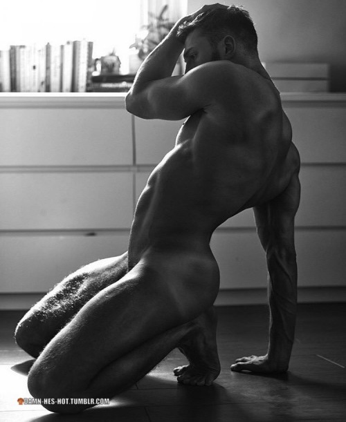 damn-hes-hot:  DAMN HE’S HOT! Follow for daily pics of hot men Twitter: https://twitter.com/damn_hes_hot Tumblr: https://damn-hes-hot.tumblr.com