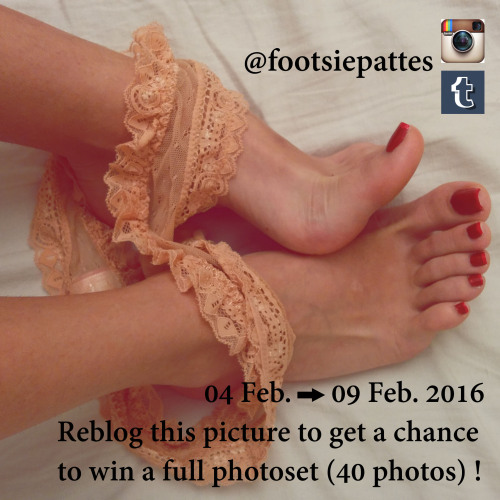 footsiepattes:  Yes you read it right ! Just reblog this picture to get a chance to win one of my ph